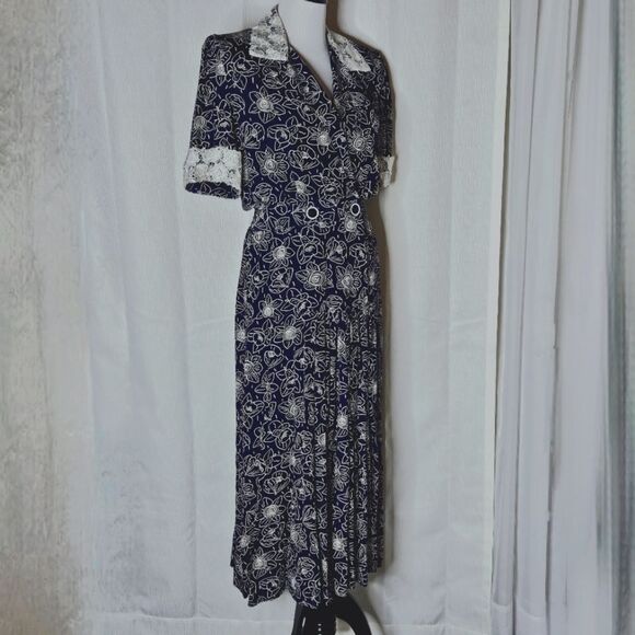 Cynthia Howie Vintage Navy Blue Outlined Floral Lace Pleated Tea Length Dress - Picture 16 of 16